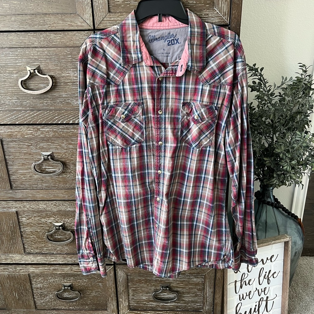 Wrangler button up long sleeve 20x style shirt. Size XL